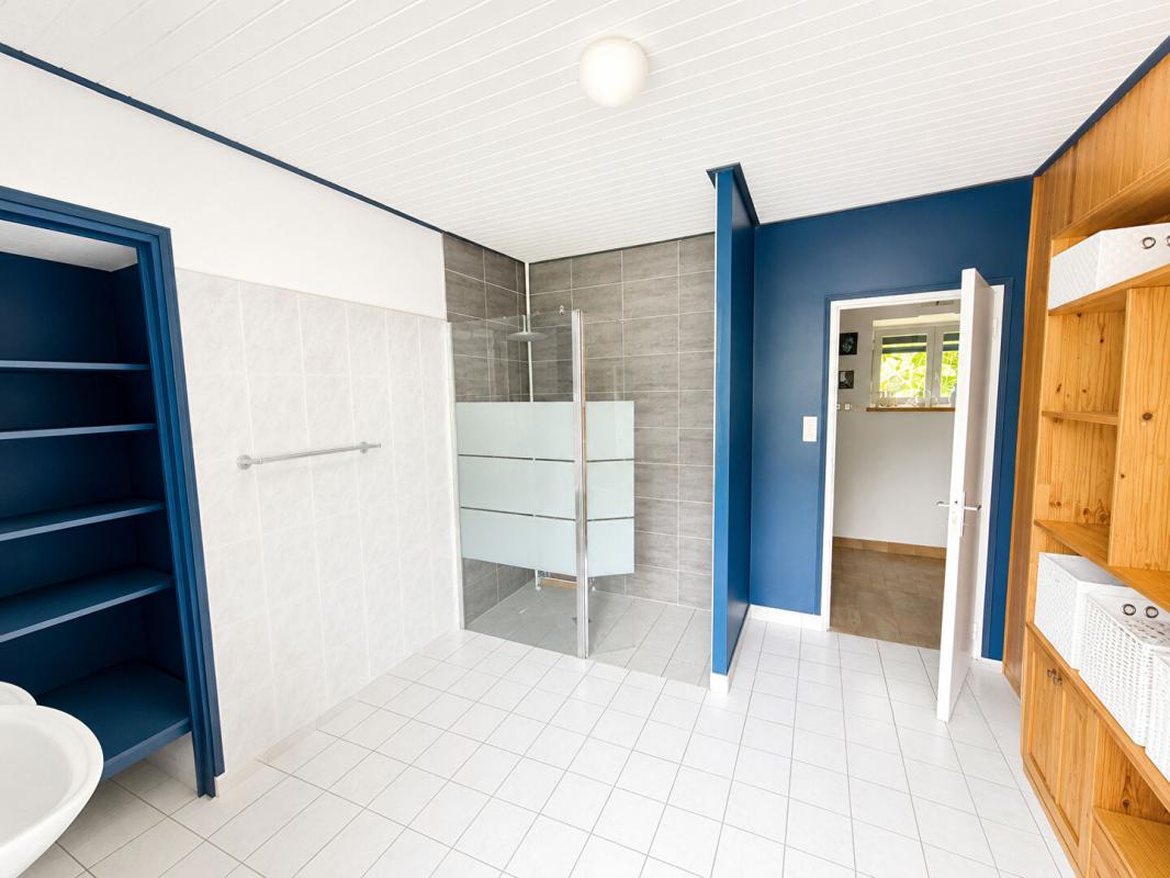 PRIZIAC Belle maison en pierres  de 1901 avec  de nombreuses dépendances -134 m² habitables + 236 m2 aménageables supplémentaires - Terrain de 1 850 m² - Environnement calme et verdoyant 14