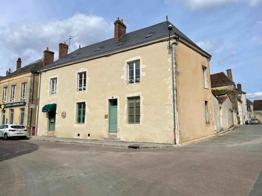 BELLEME Bellême centre - Immeuble de rapport avec commerce et appartements meublés - Rentabilité et potentiel d'évolution 1