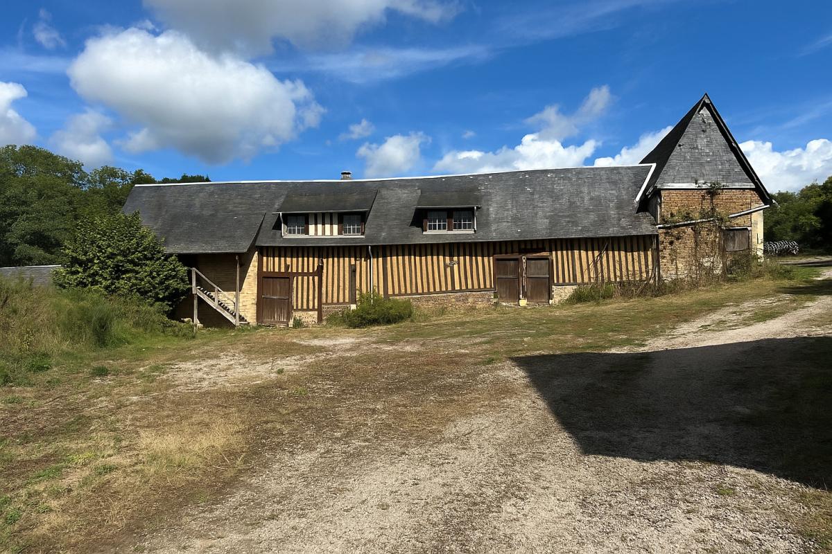 CAMBREMER 14340 Cambremer Ancien corps de ferme du XV è siècle 393 000 Euros 2