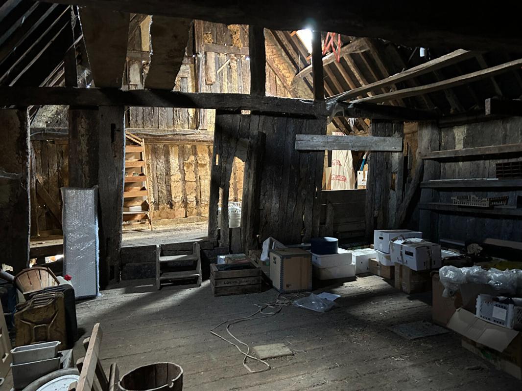 CAMBREMER 14340 Cambremer Ancien corps de ferme du XV è siècle 393 000 Euros 8