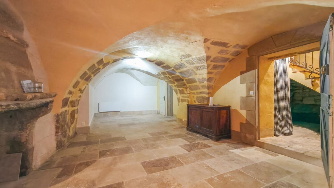 UZES Maison de village en pierres rénovée 5