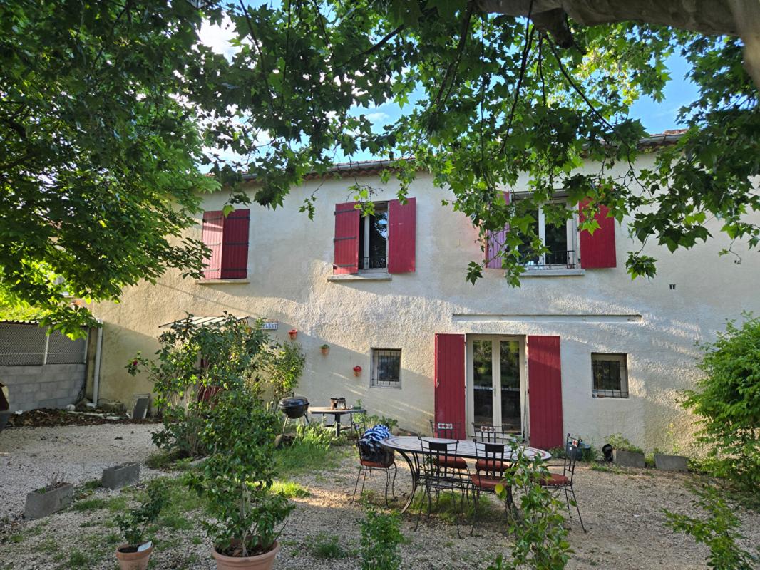BAGARD Mas de 6 pièces d'environ 171 m2 rénové avec dépendances sur un terrain de 6465 m2 1