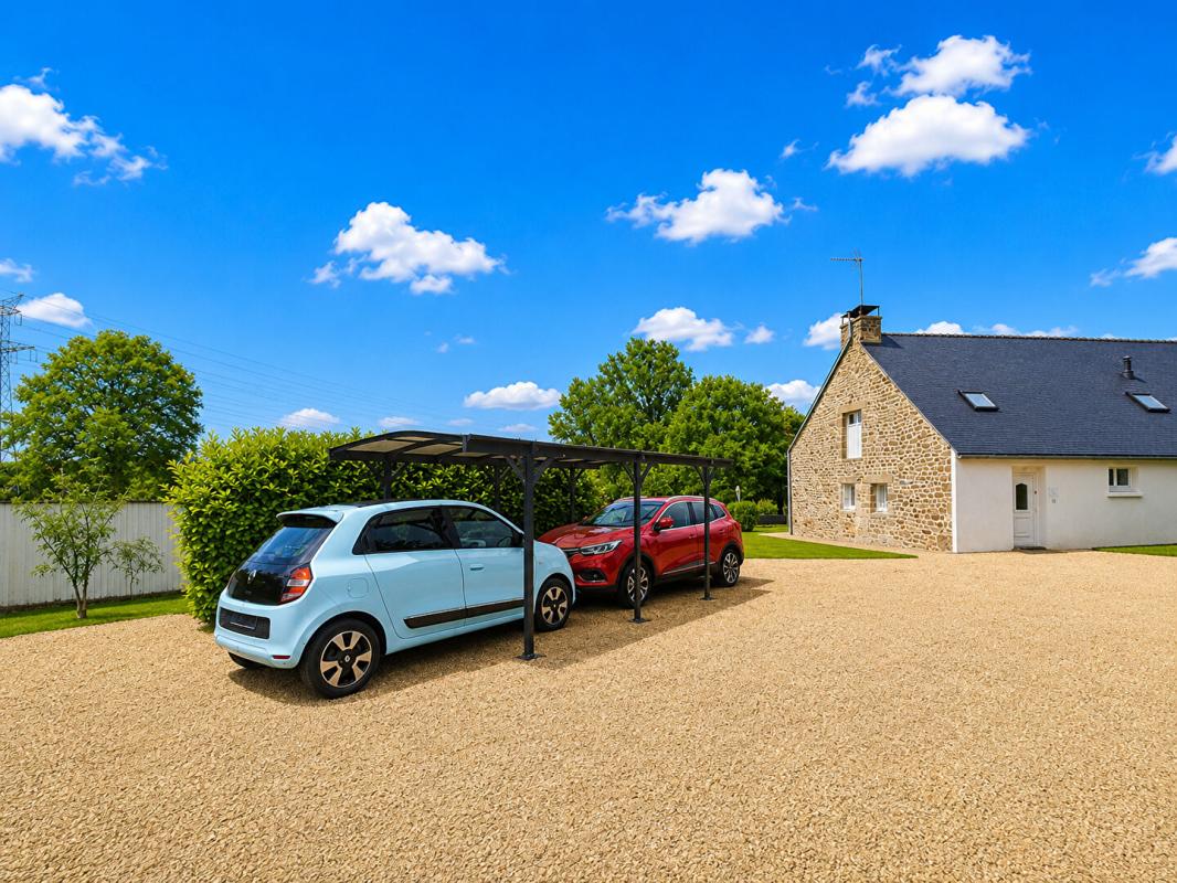 CAUDAN Magnifique propriété de charme de 186 m2 - Longère entièrement rénovée avec beaucoup de potentiel (150 m2 aménageable de plus) - 5200 m2 de terrain et 3,4 hectares disponibles et attenants 2