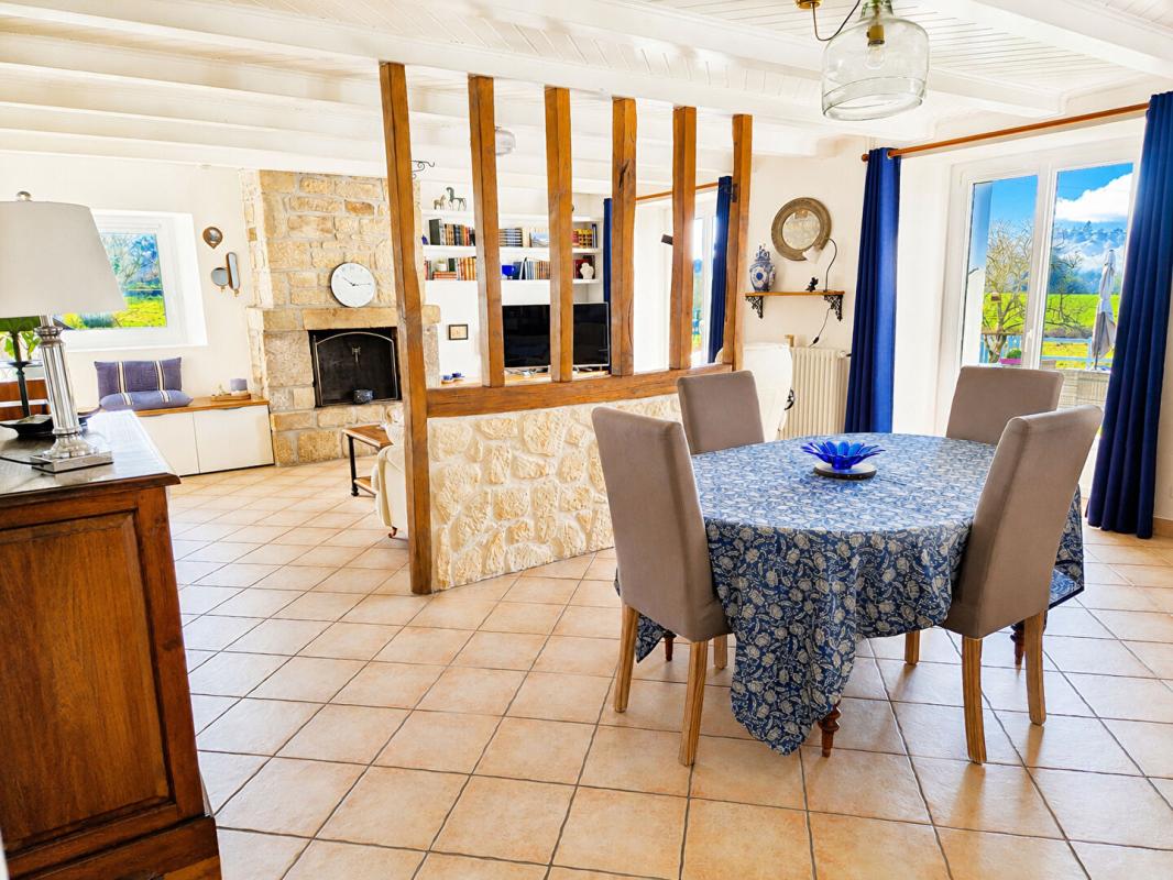 CAUDAN Magnifique propriété de charme de 186 m2 - Longère entièrement rénovée avec beaucoup de potentiel (150 m2 aménageable de plus) - 5200 m2 de terrain et 3,4 hectares disponibles et attenants 4