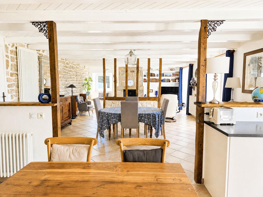 CAUDAN Magnifique propriété de charme de 186 m2 - Longère entièrement rénovée avec beaucoup de potentiel (150 m2 aménageable de plus) - 5200 m2 de terrain et 3,4 hectares disponibles et attenants 5
