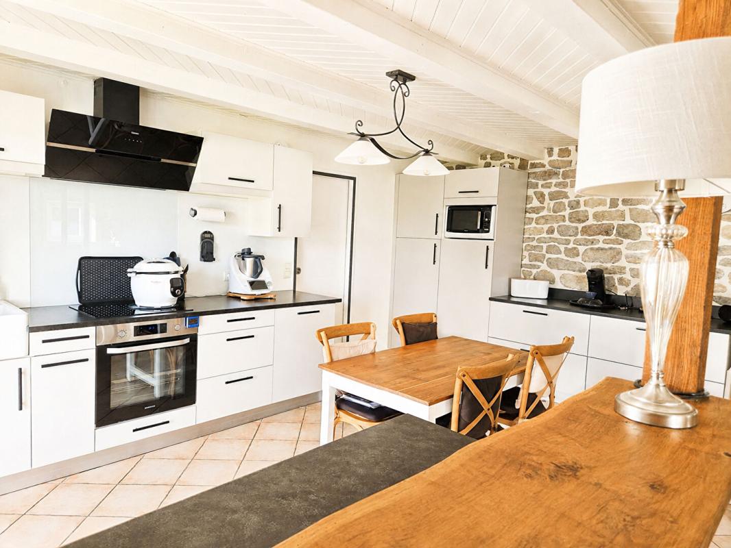 CAUDAN Magnifique propriété de charme de 186 m2 - Longère entièrement rénovée avec beaucoup de potentiel (150 m2 aménageable de plus) - 5200 m2 de terrain et 3,4 hectares disponibles et attenants 6