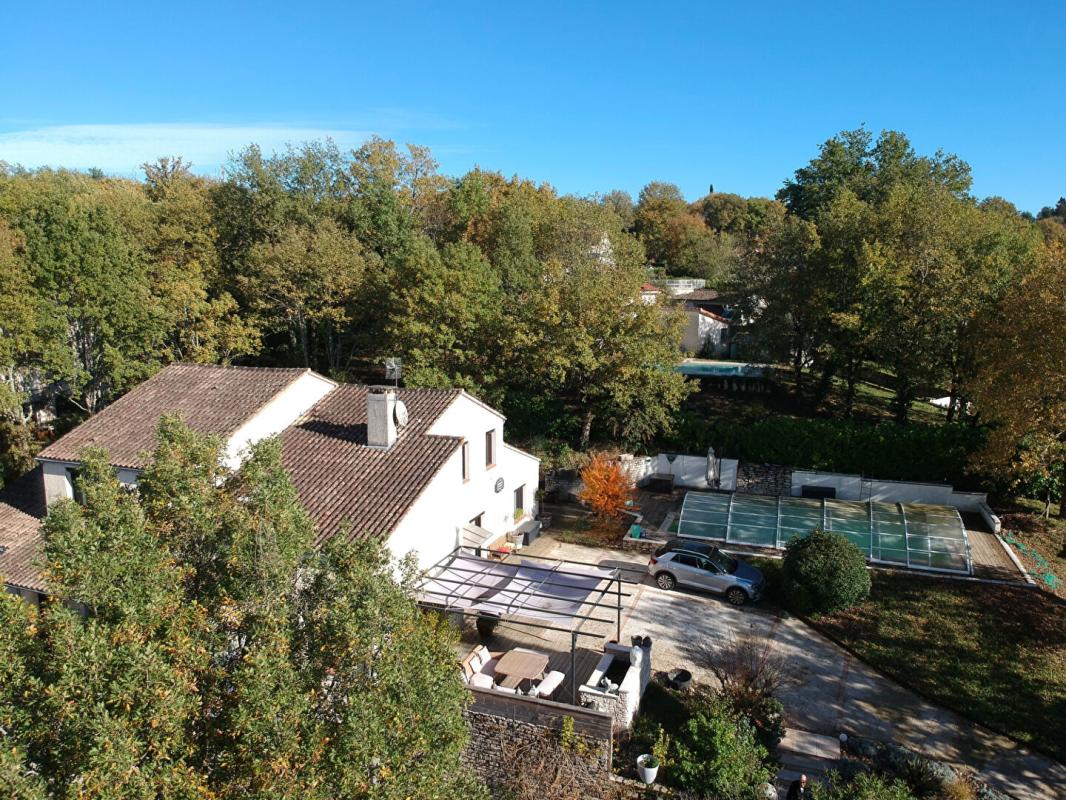 CAHORS Maison avec piscine et studio indépendant 2