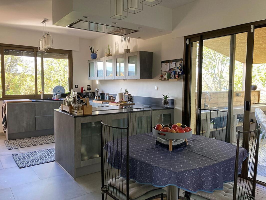 CAHORS Maison avec piscine et studio indépendant 8