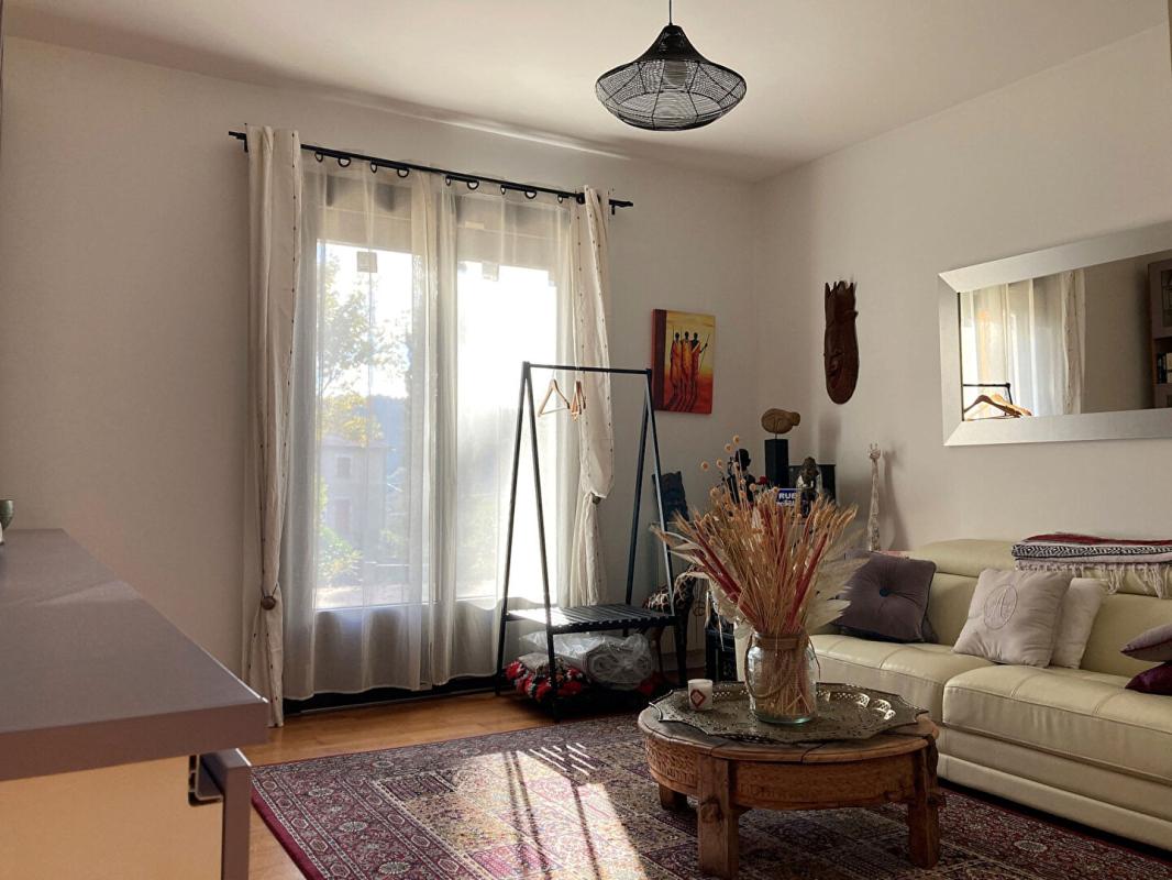 CAHORS Maison avec piscine et studio indépendant 9