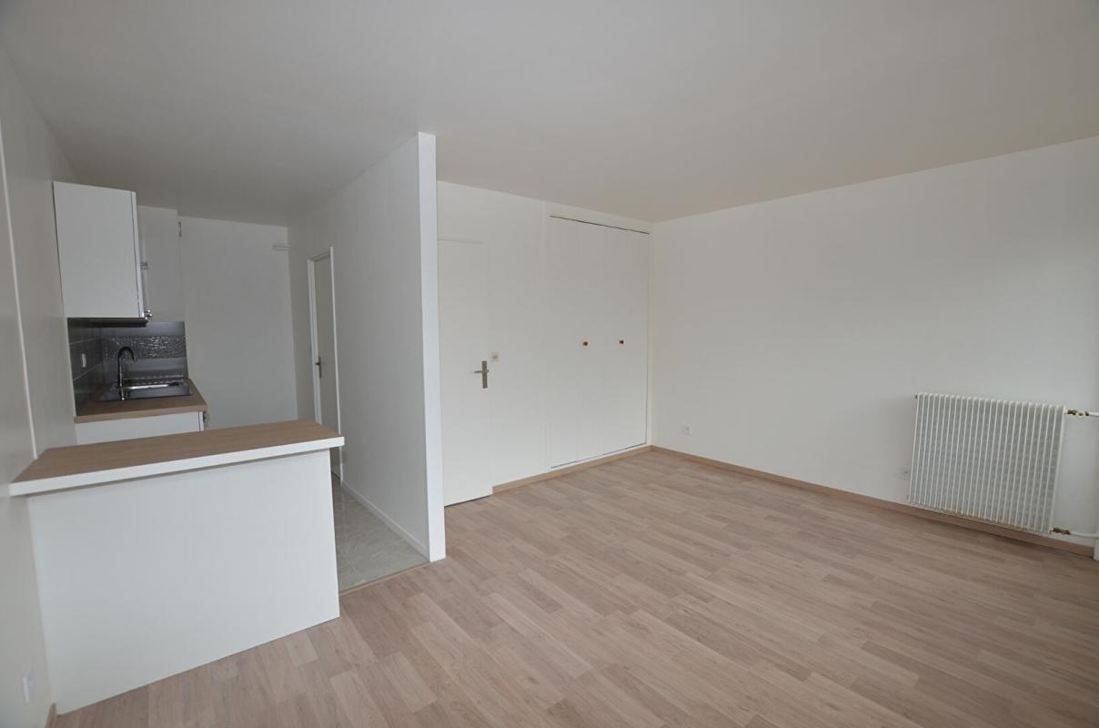 JUVISY-SUR-ORGE Appartement Juvisy Sur Orge 1 pièce 29 m² 6