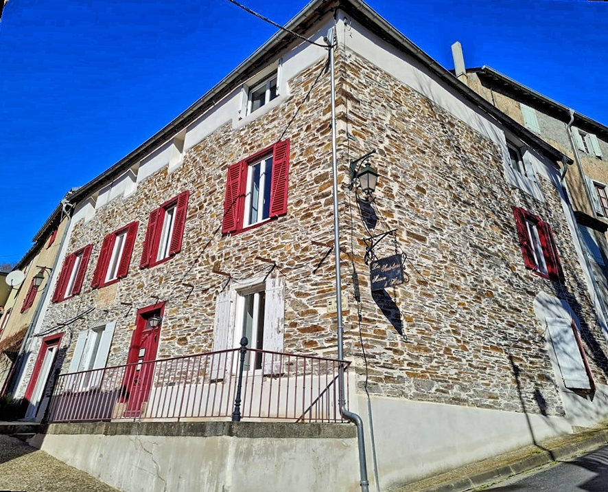 CUXAC-CABARDES Maison de caractère XVIIIeme Ancienne auberge 240 m² 7 chambres Fort potentiel touristique 12