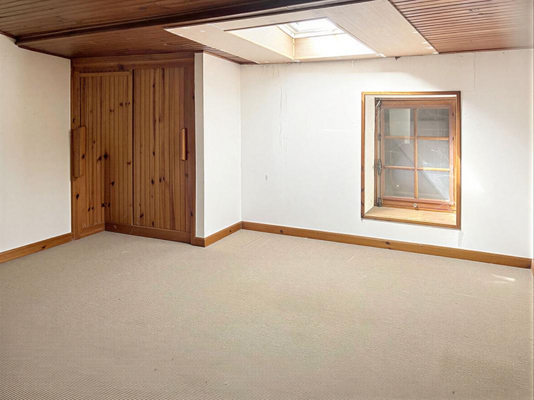 BENON Maison en pierre A RENOVER 129 m2- 4 chambres- grand chai- jardin 10