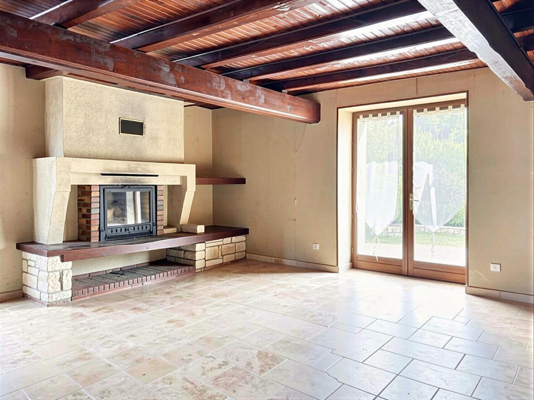 BENON Maison en pierre A RENOVER 129 m2- 4 chambres- grand chai- jardin 5