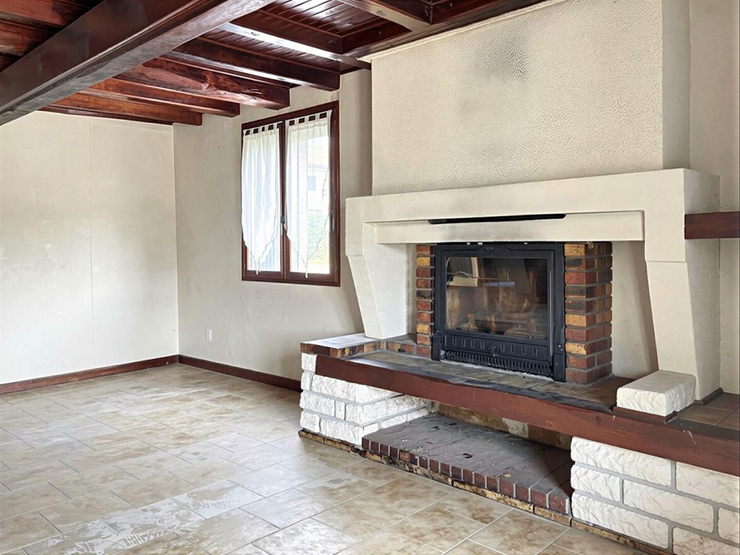 BENON Maison en pierre A RENOVER 129 m2- 4 chambres- grand chai- jardin 6