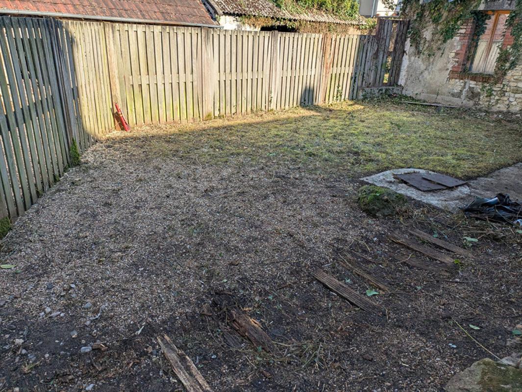 LA CHARITE-SUR-LOIRE Ensemble immobilier divisible avec jardin et garage 13