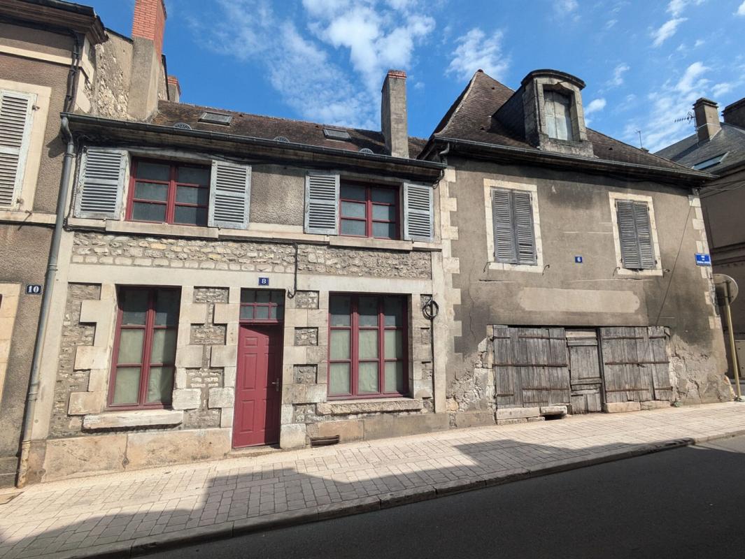 LA CHARITE-SUR-LOIRE Ensemble immobilier divisible avec jardin et garage 2