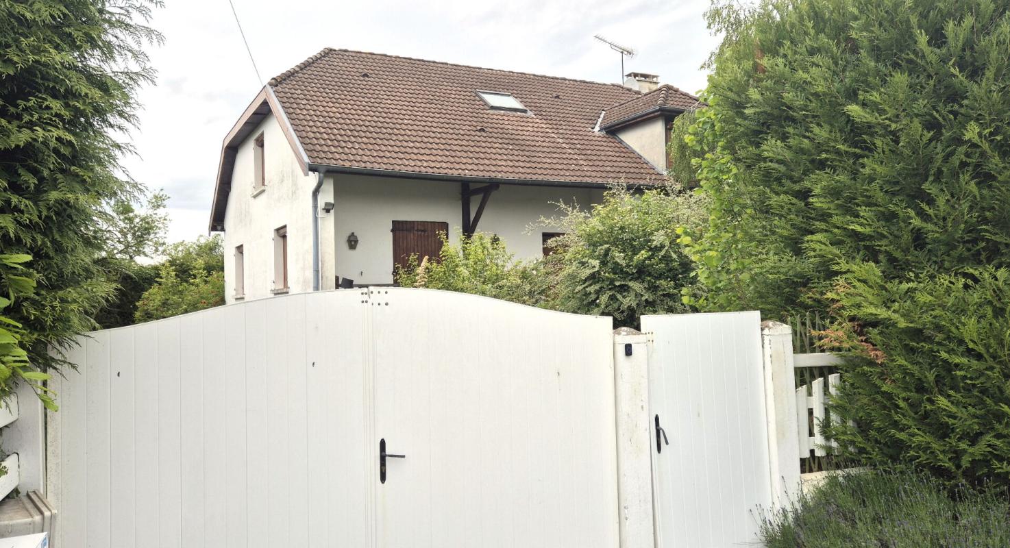 SAINT-DIZIER Belle Propriété ou Villa avec sa Piscine de 50 m² à réhabiliter entièrement où Maison Individuelle sur Sous-sol Complet de 223 m² à Rénover avec sa Cour sécurisée de 125 m², Balcon, Véranda, Terrasse avec sa Piscine creusée et Terrain clos, arborés et Pay 1