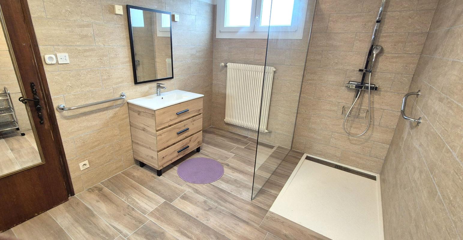 SAINT-DIZIER Belle Propriété ou Villa avec sa Piscine de 50 m² à réhabiliter entièrement où Maison Individuelle sur Sous-sol Complet de 223 m² à Rénover avec sa Cour sécurisée de 125 m², Balcon, Véranda, Terrasse avec sa Piscine creusée et Terrain clos, arborés et Pay 5
