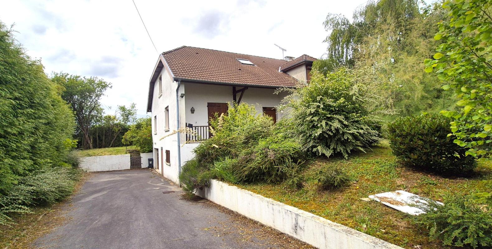 SAINT-DIZIER Belle Propriété ou Villa avec sa Piscine de 50 m² à réhabiliter entièrement où Maison Individuelle sur Sous-sol Complet de 223 m² à Rénover avec sa Cour sécurisée de 125 m², Balcon, Véranda, Terrasse avec sa Piscine creusée et Terrain clos, arborés et Pay 6