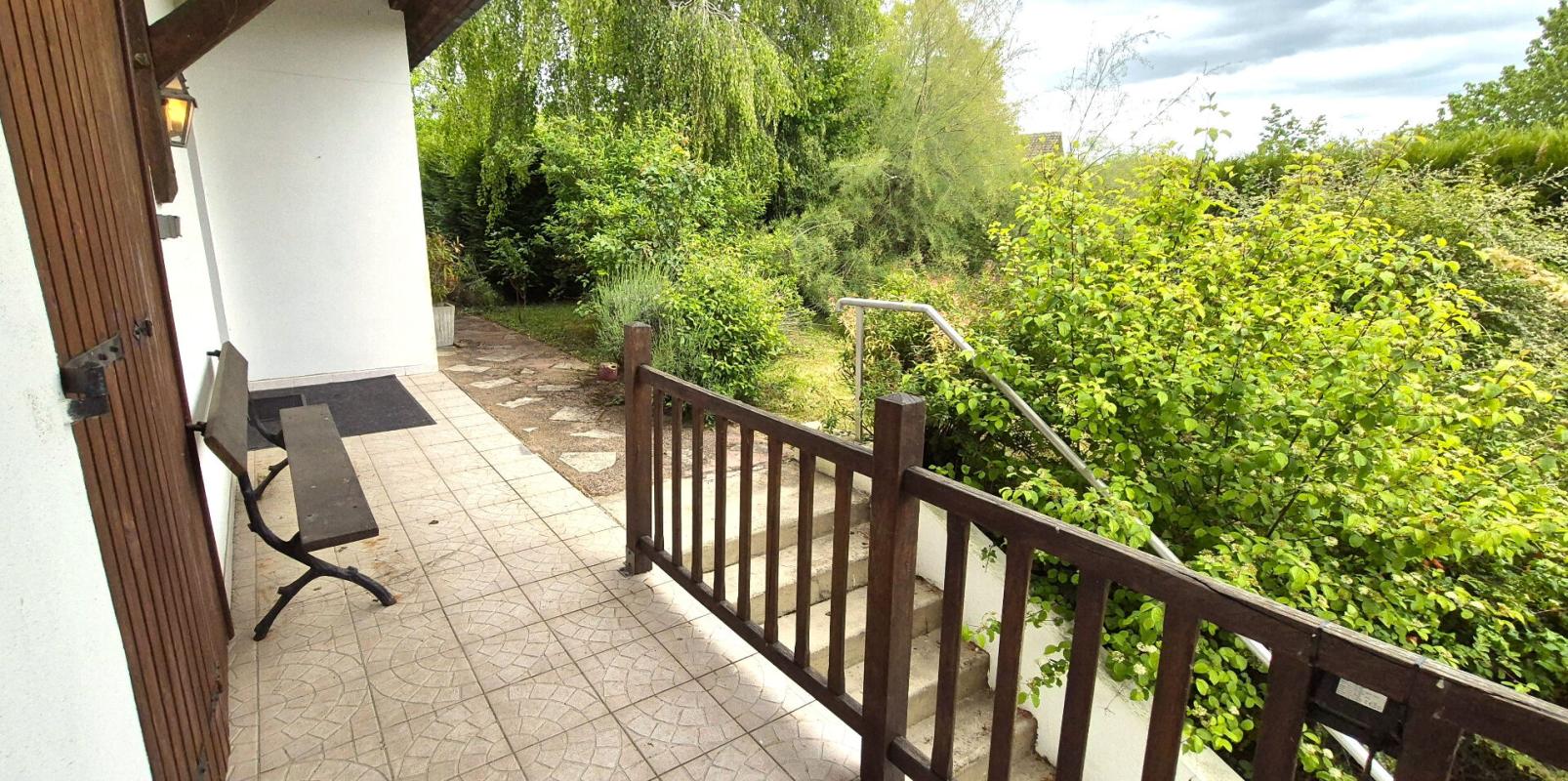 SAINT-DIZIER Belle Propriété ou Villa avec sa Piscine de 50 m² à réhabiliter entièrement où Maison Individuelle sur Sous-sol Complet de 223 m² à Rénover avec sa Cour sécurisée de 125 m², Balcon, Véranda, Terrasse avec sa Piscine creusée et Terrain clos, arborés et Pay 7