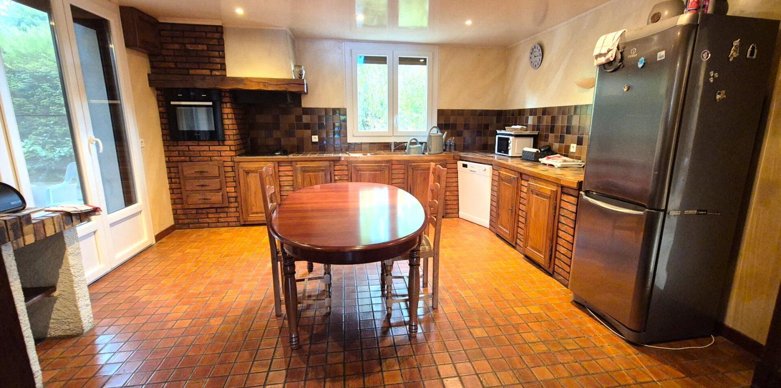 SAINT-DIZIER Belle Propriété ou Villa avec sa Piscine de 50 m² à réhabiliter entièrement où Maison Individuelle sur Sous-sol Complet de 223 m² à Rénover avec sa Cour sécurisée de 125 m², Balcon, Véranda, Terrasse avec sa Piscine creusée et Terrain clos, arborés et Pay 9