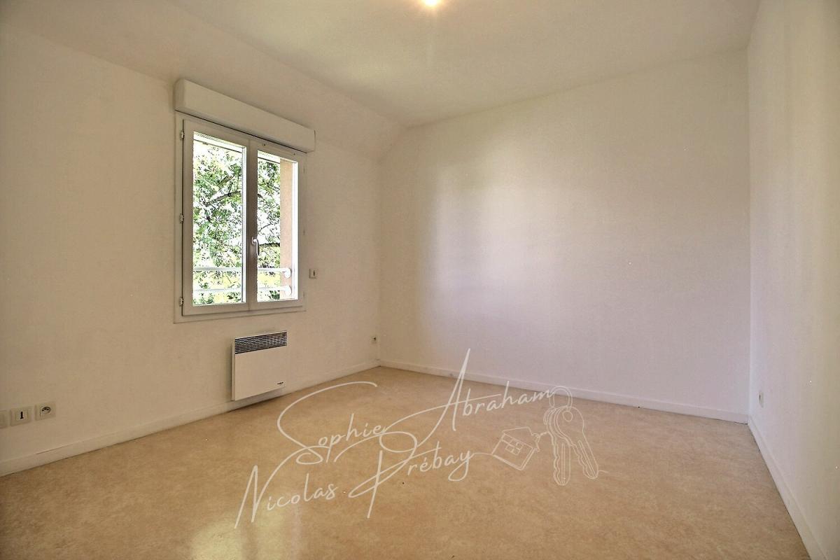 TOURY Maison avec 5 chambres, garage et jardin 10