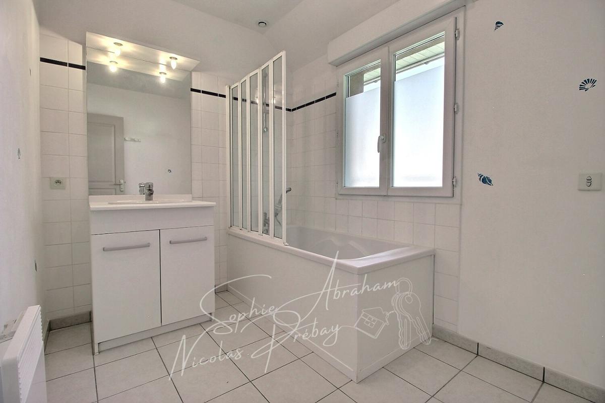 TOURY Maison avec 5 chambres, garage et jardin 11