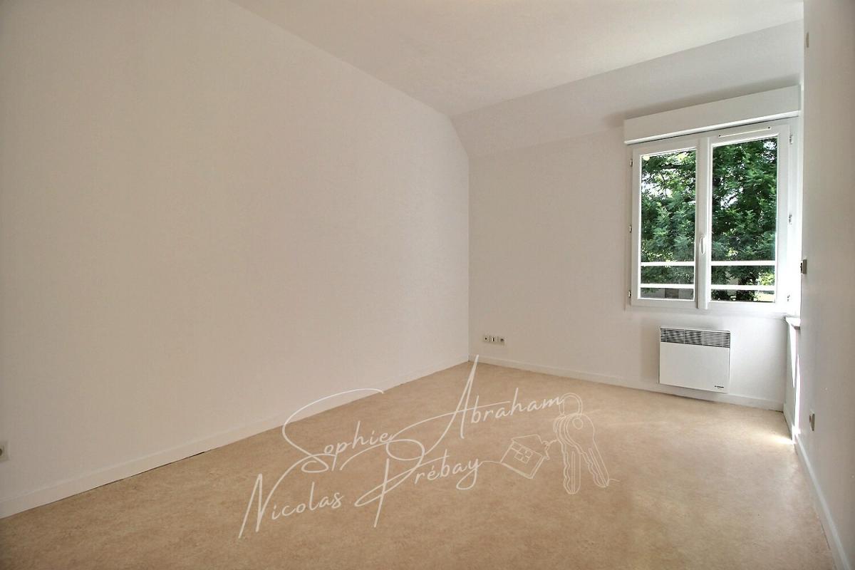 TOURY Maison avec 5 chambres, garage et jardin 8