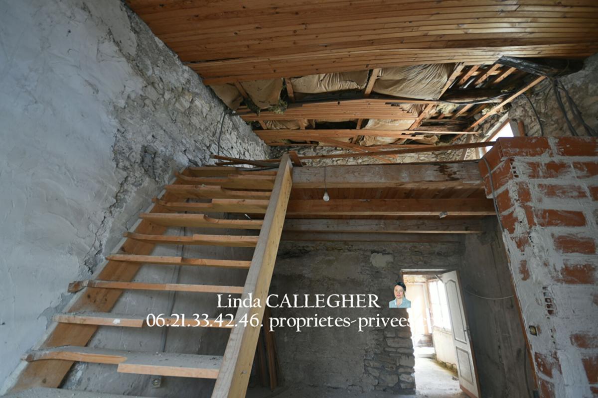 SAINT-JEAN-DE-MARUEJOLS-ET-AVEJAN jolie Maison de village en pierre et ruine attenante à faire revivre 18