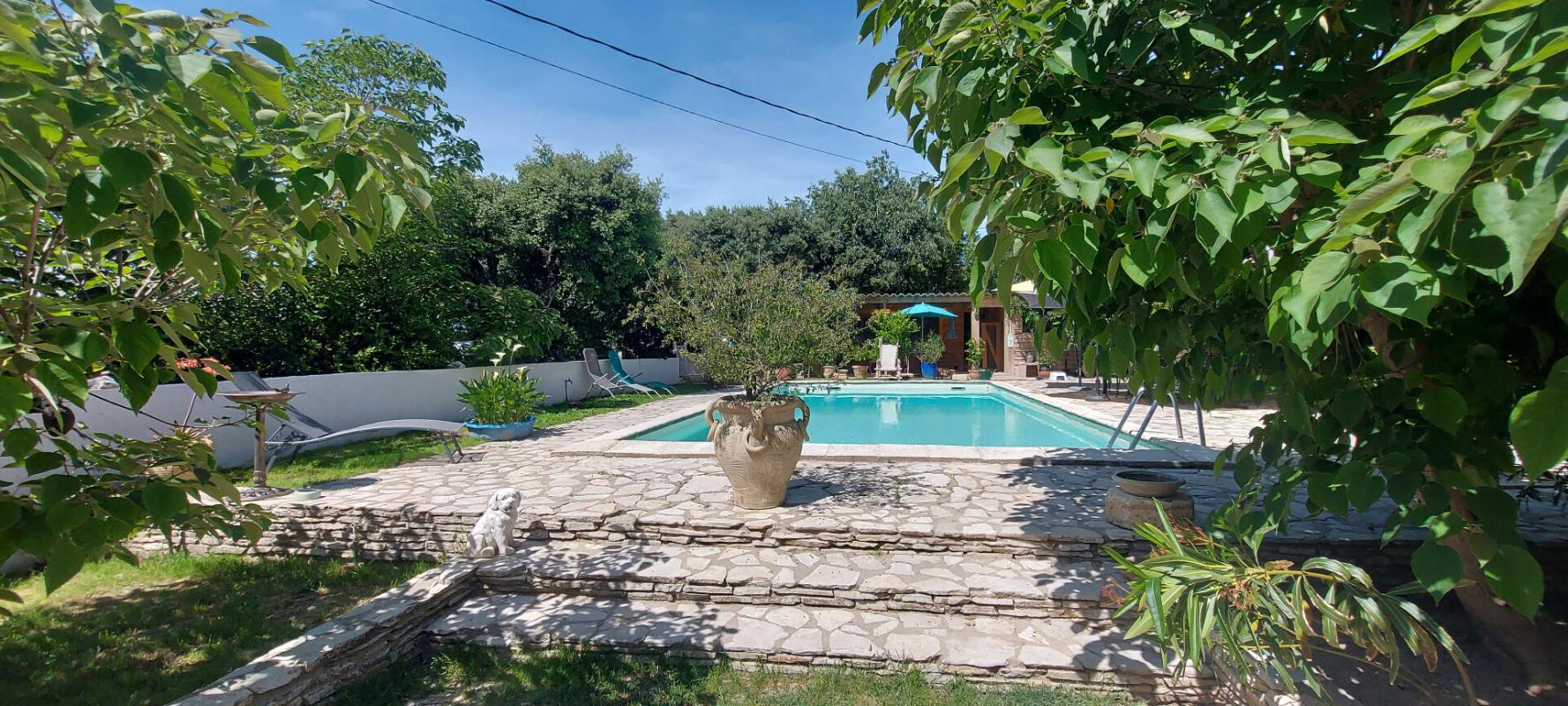NIMES GARD. 30.NIMES. La Cigale. Belle maison de 119 m2 sur terrain arboré de 1250 m² avec piscine quartier La Cigale 1