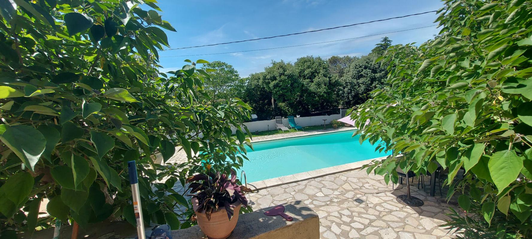NIMES GARD. 30.NIMES. La Cigale. Belle maison de 119 m2 sur terrain arboré de 1250 m² avec piscine quartier La Cigale 11