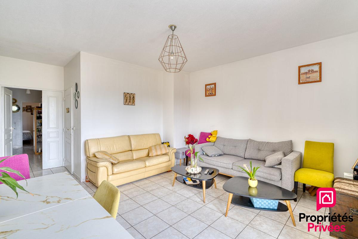 VENISSIEUX T4 traversant, lumineux avec balcon - Garage fermé possible 2
