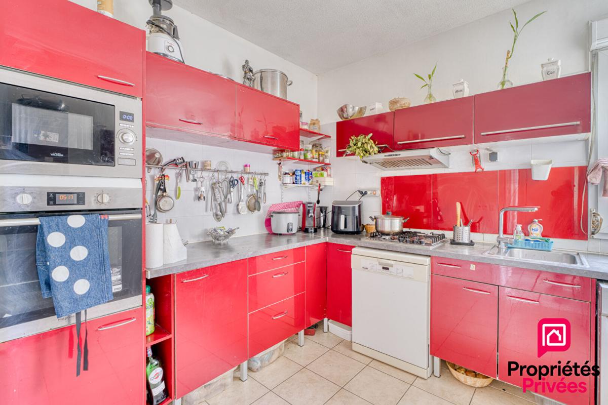 VENISSIEUX T4 traversant, lumineux avec balcon - Garage fermé possible 3