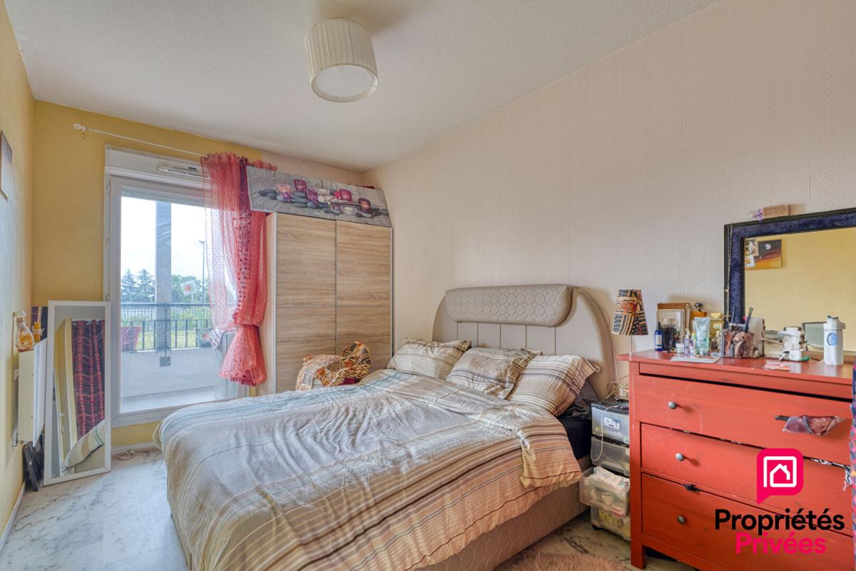 VENISSIEUX T4 traversant, lumineux avec balcon - Garage fermé possible 9