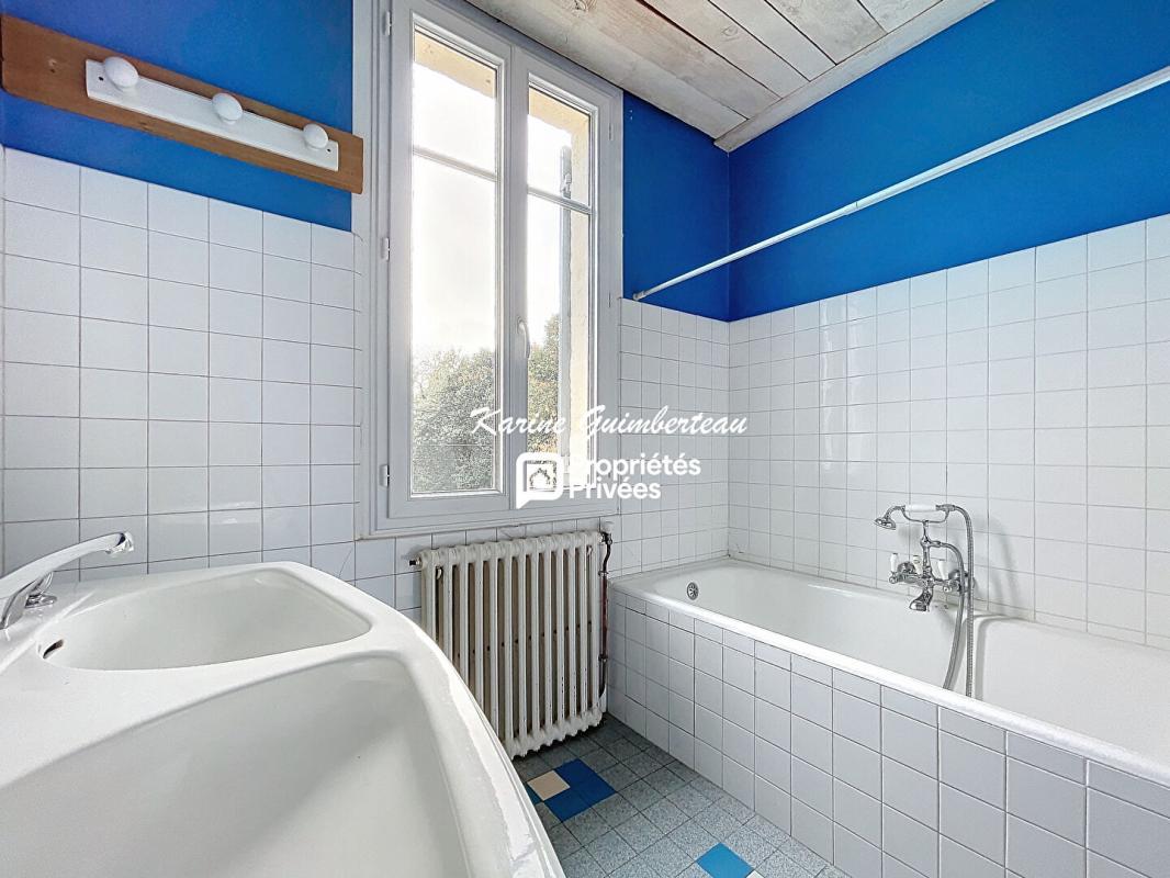 FRONSAC Fronsadais : Maison type Girondine en pierre 208 m2 + dépendance 11