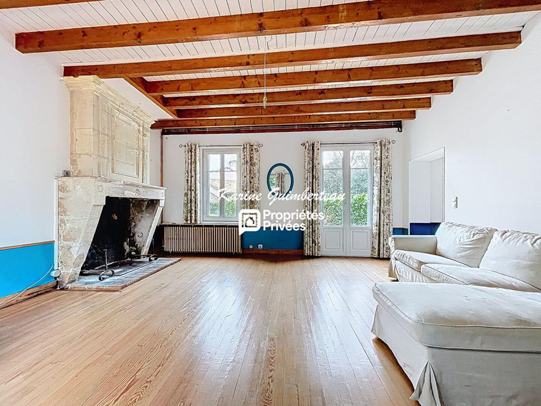 FRONSAC Fronsadais : Maison type Girondine en pierre 208 m2 + dépendance 5