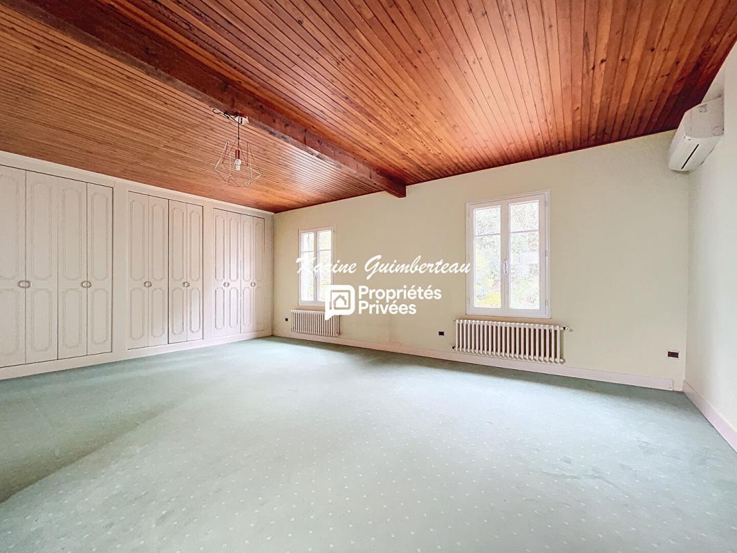 FRONSAC Fronsadais : Maison type Girondine en pierre 208 m2 + dépendance 9
