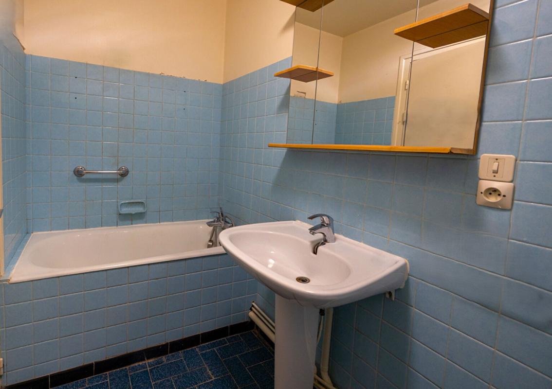 VIOLAY charmante maison de village de 80 m² ? Idéalement située à Violay 10