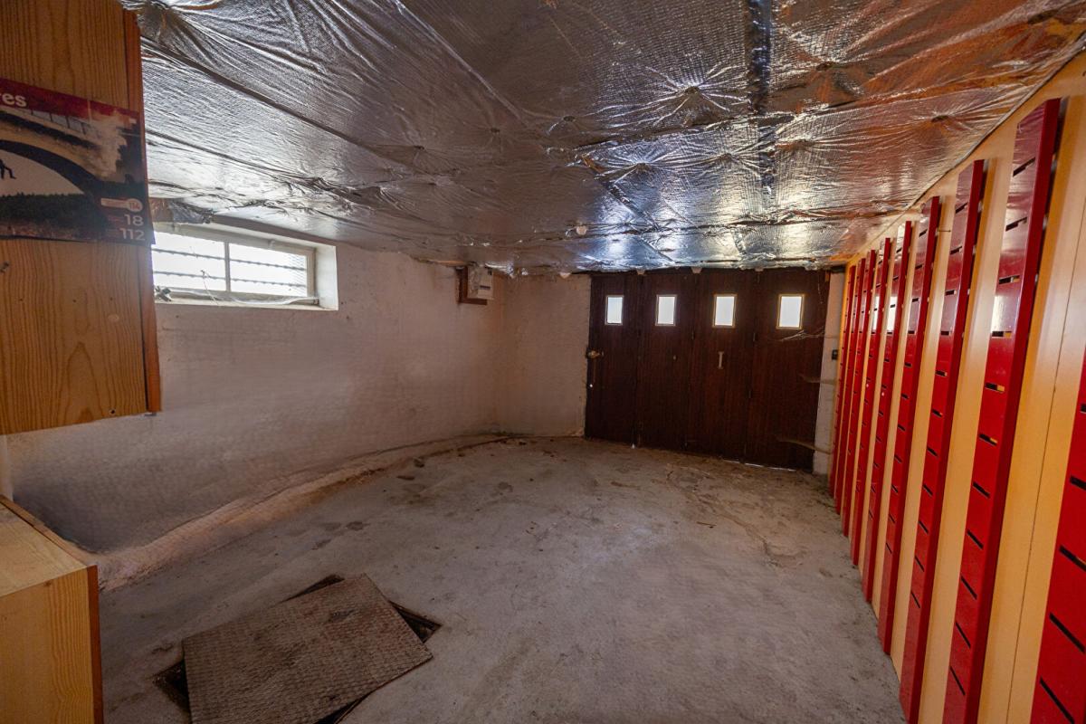 VIOLAY charmante maison de village de 80 m² ? Idéalement située à Violay 11
