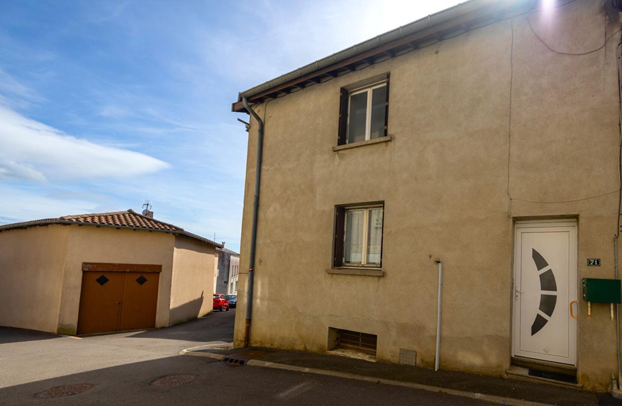 VIOLAY charmante maison de village de 80 m² ? Idéalement située à Violay 12