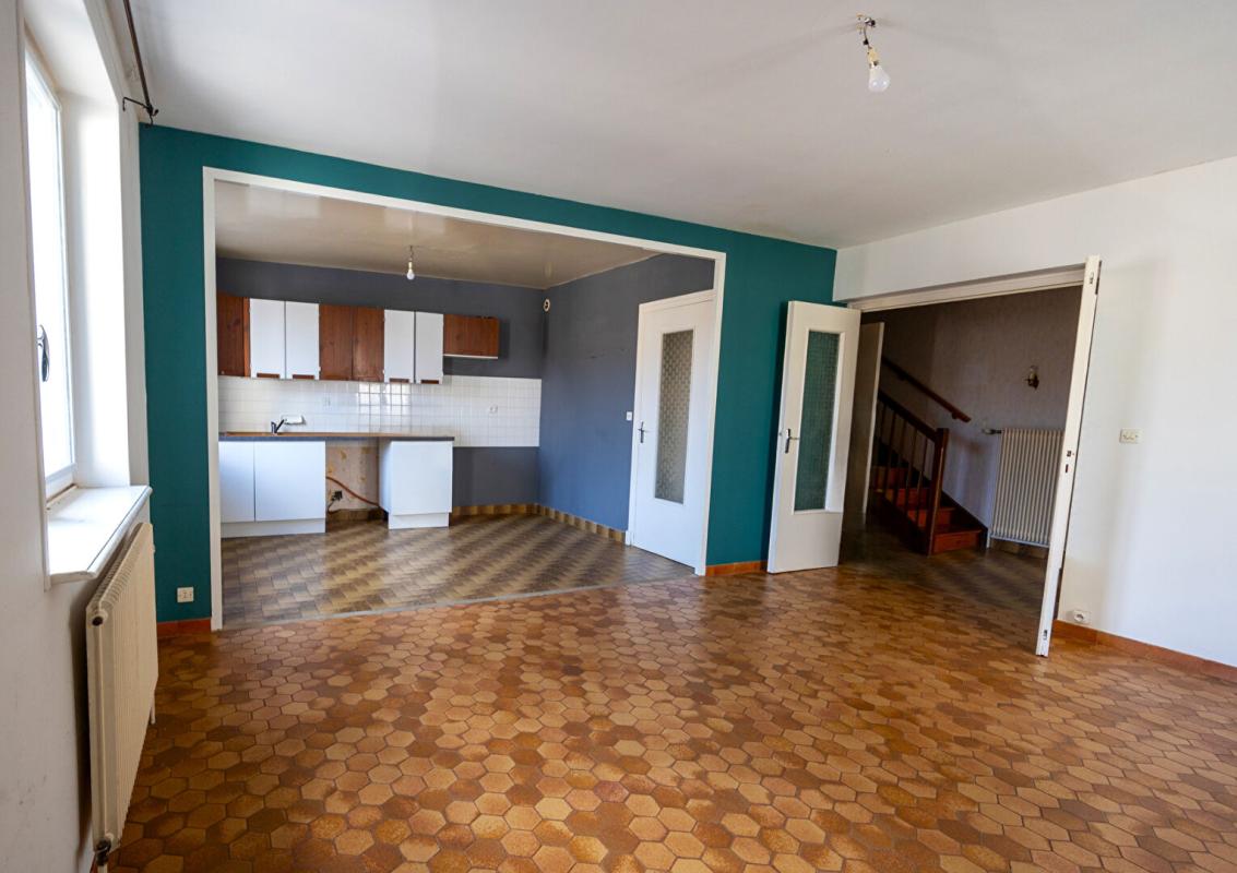 VIOLAY charmante maison de village de 80 m² ? Idéalement située à Violay 7