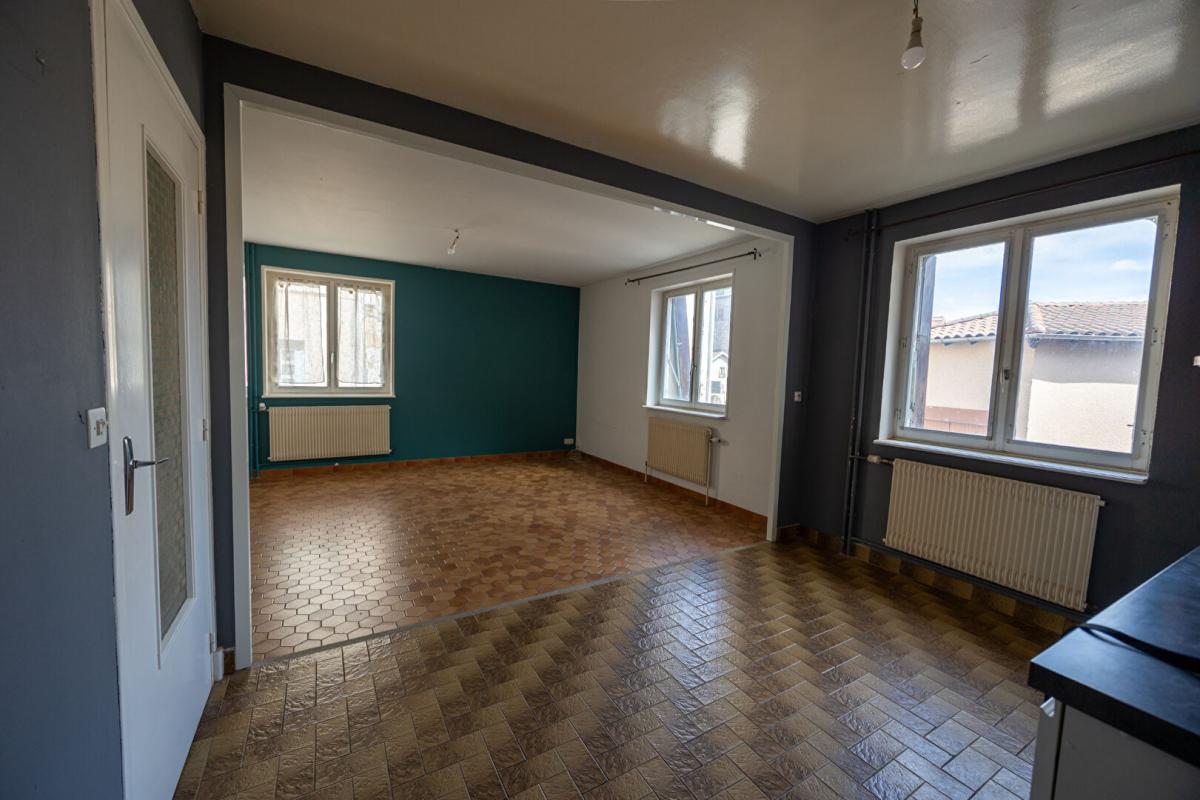 VIOLAY charmante maison de village de 80 m² ? Idéalement située à Violay 8