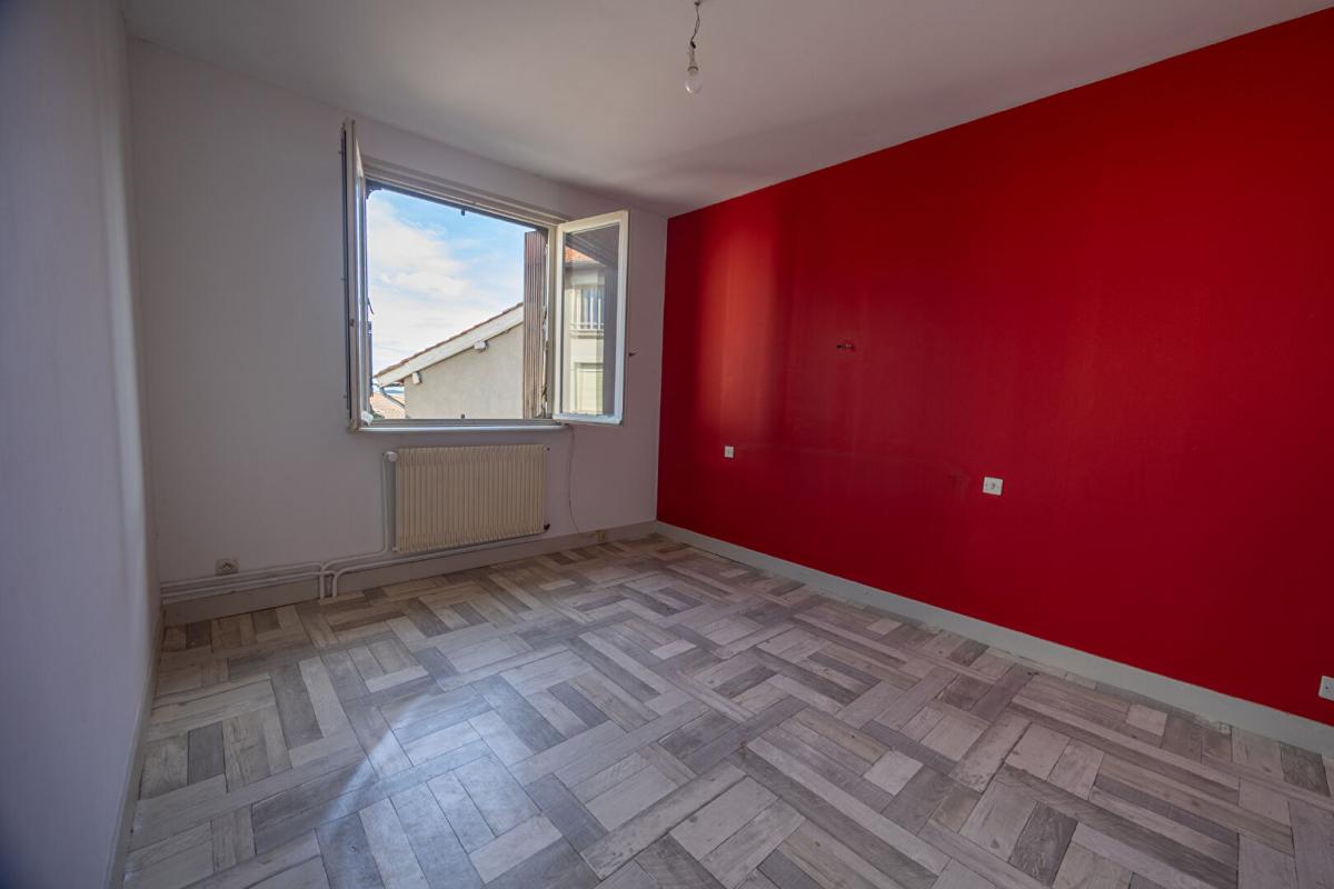 VIOLAY charmante maison de village de 80 m² ? Idéalement située à Violay 9