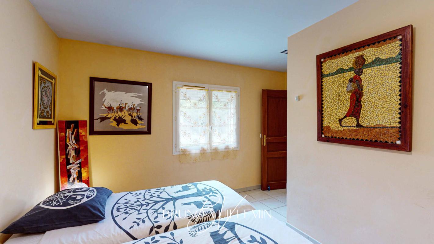 LEZIGNAN-CORBIERES PROPRIETE MODERNE10 PIECES EN POSITION DOMINANTE SUR 1 ha 16