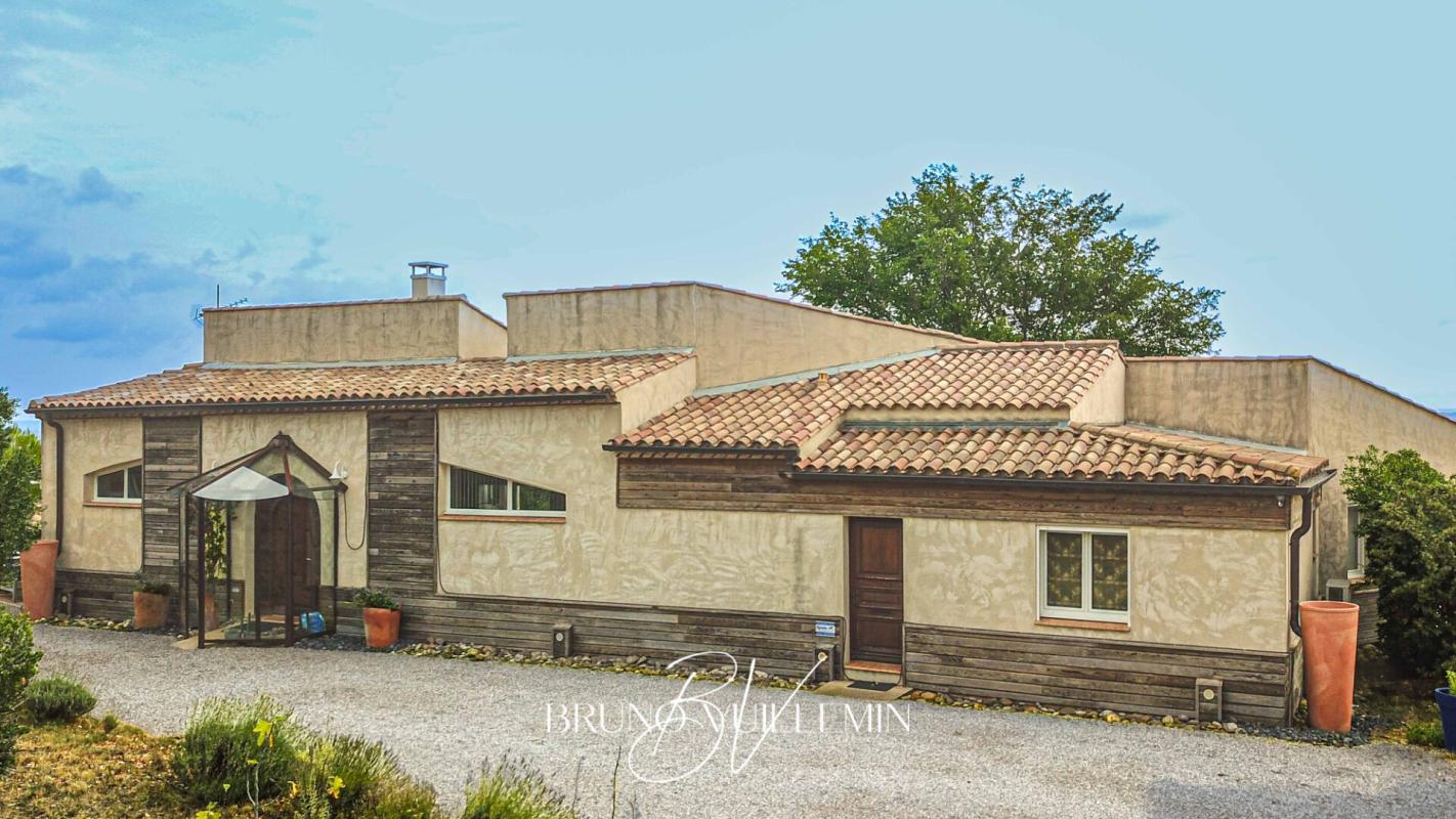 LEZIGNAN-CORBIERES PROPRIETE MODERNE10 PIECES EN POSITION DOMINANTE SUR 1 ha 18