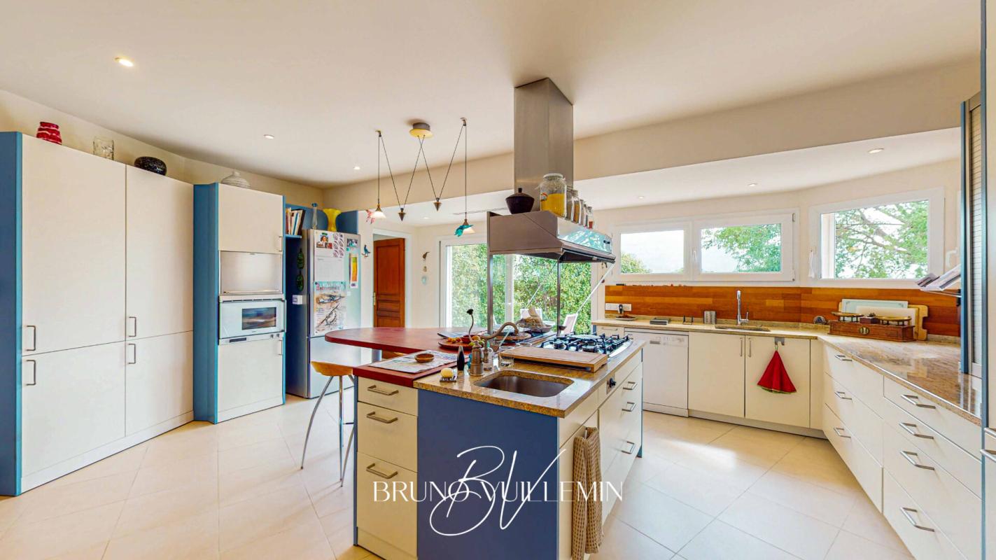 LEZIGNAN-CORBIERES PROPRIETE MODERNE10 PIECES EN POSITION DOMINANTE SUR 1 ha 5