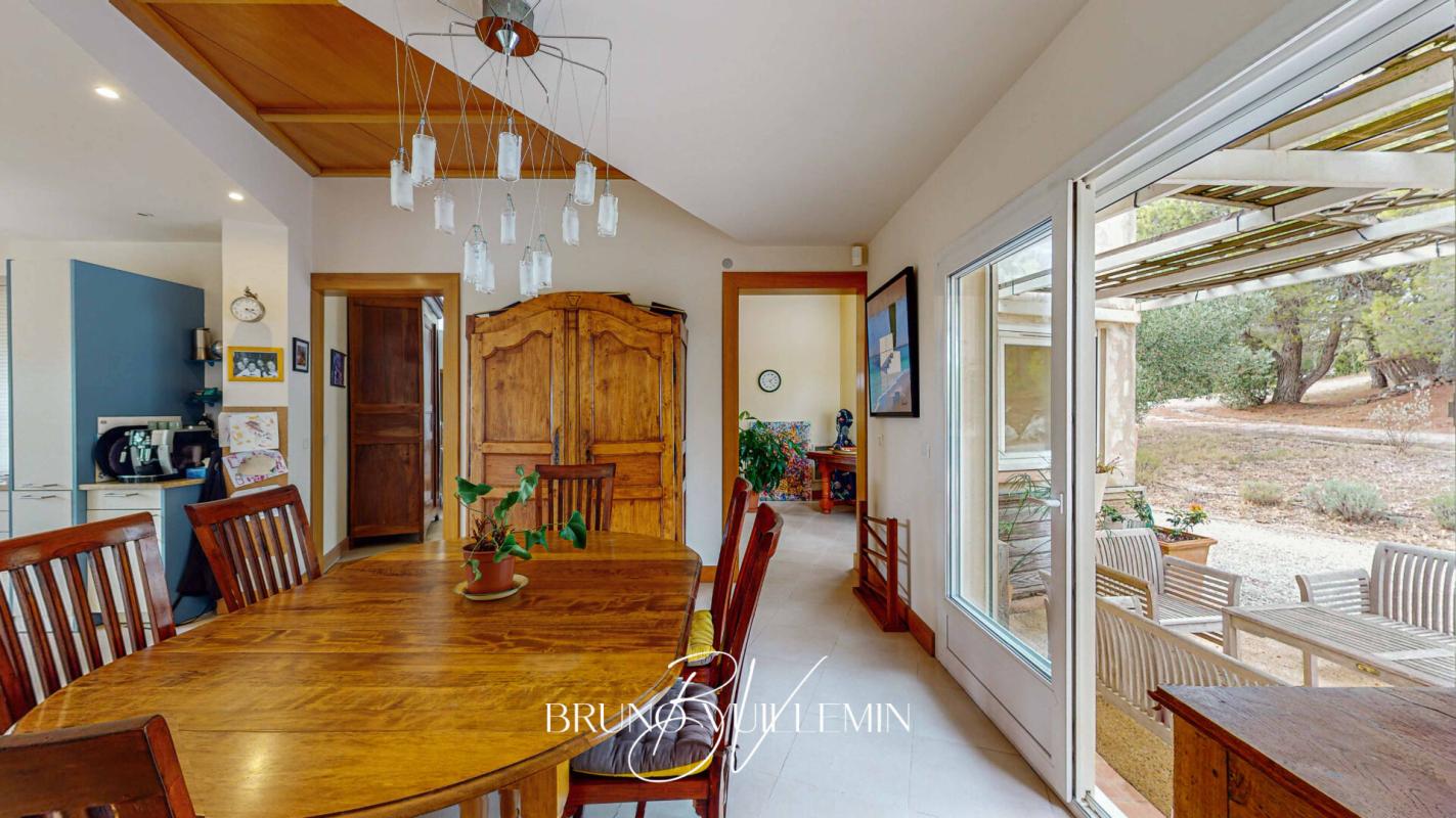 LEZIGNAN-CORBIERES PROPRIETE MODERNE10 PIECES EN POSITION DOMINANTE SUR 1 ha 6