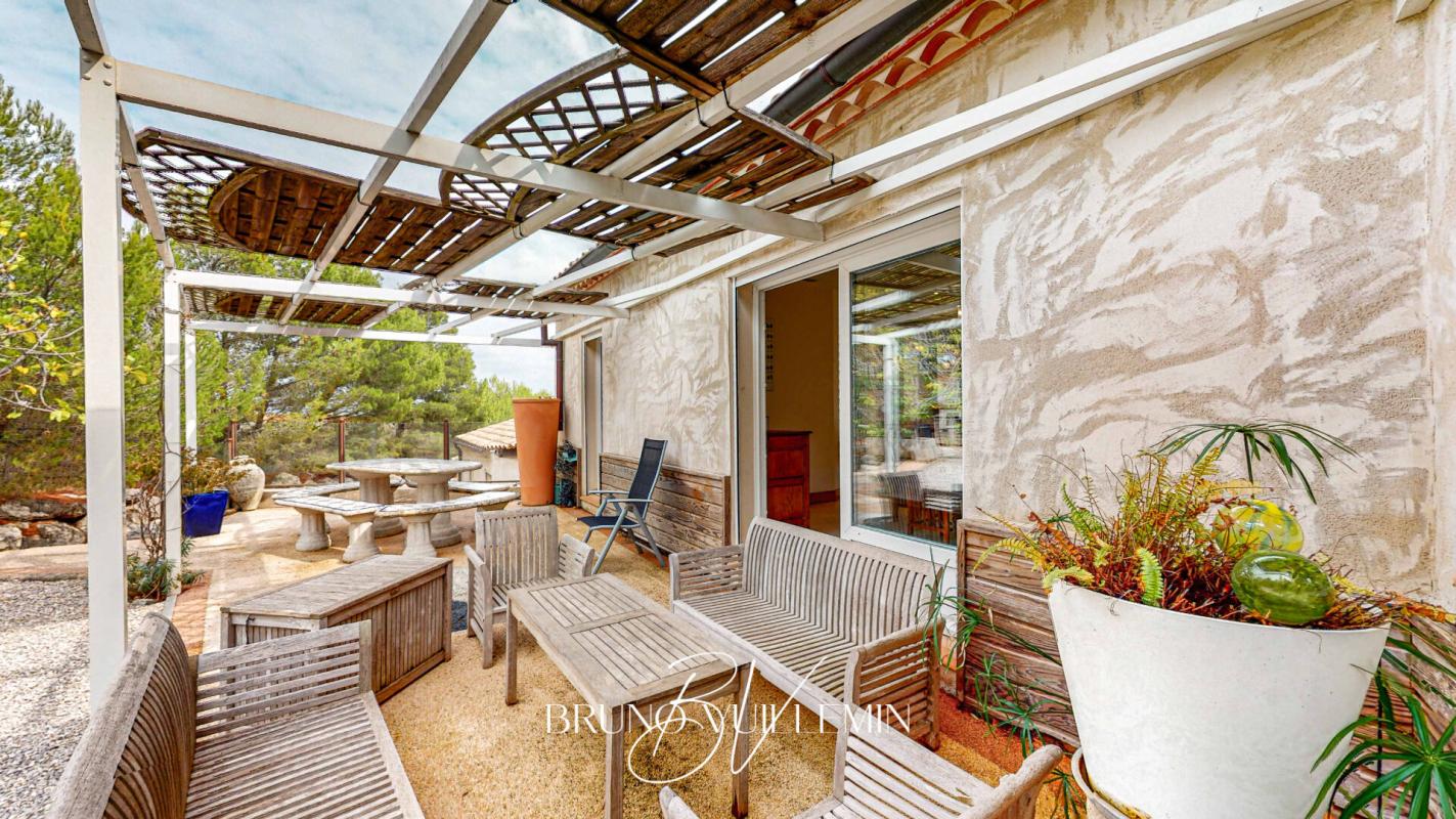 LEZIGNAN-CORBIERES PROPRIETE MODERNE10 PIECES EN POSITION DOMINANTE SUR 1 ha 7