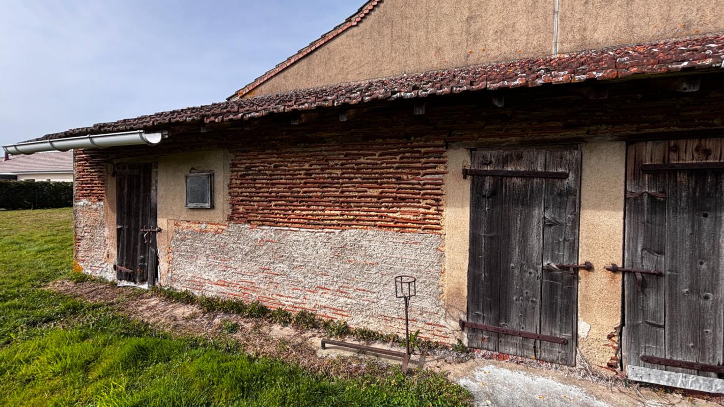 HUILLY-SUR-SEILLE Sur 2700 m2 de terrain, belle ferme à rénover 11