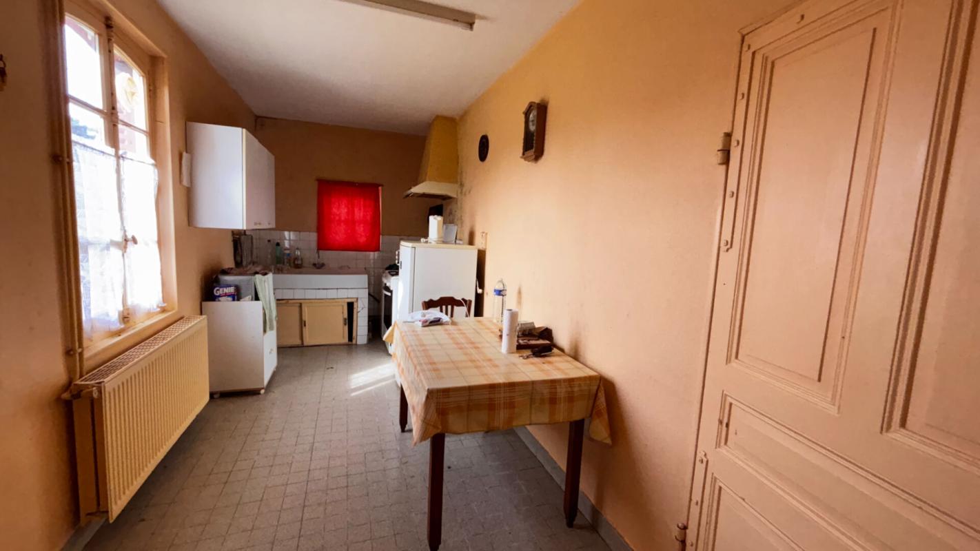 HUILLY-SUR-SEILLE Sur 2700 m2 de terrain, belle ferme à rénover 15
